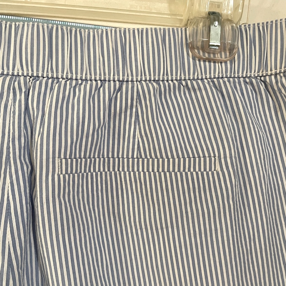 Loft Shorts - Picture 4 of 5